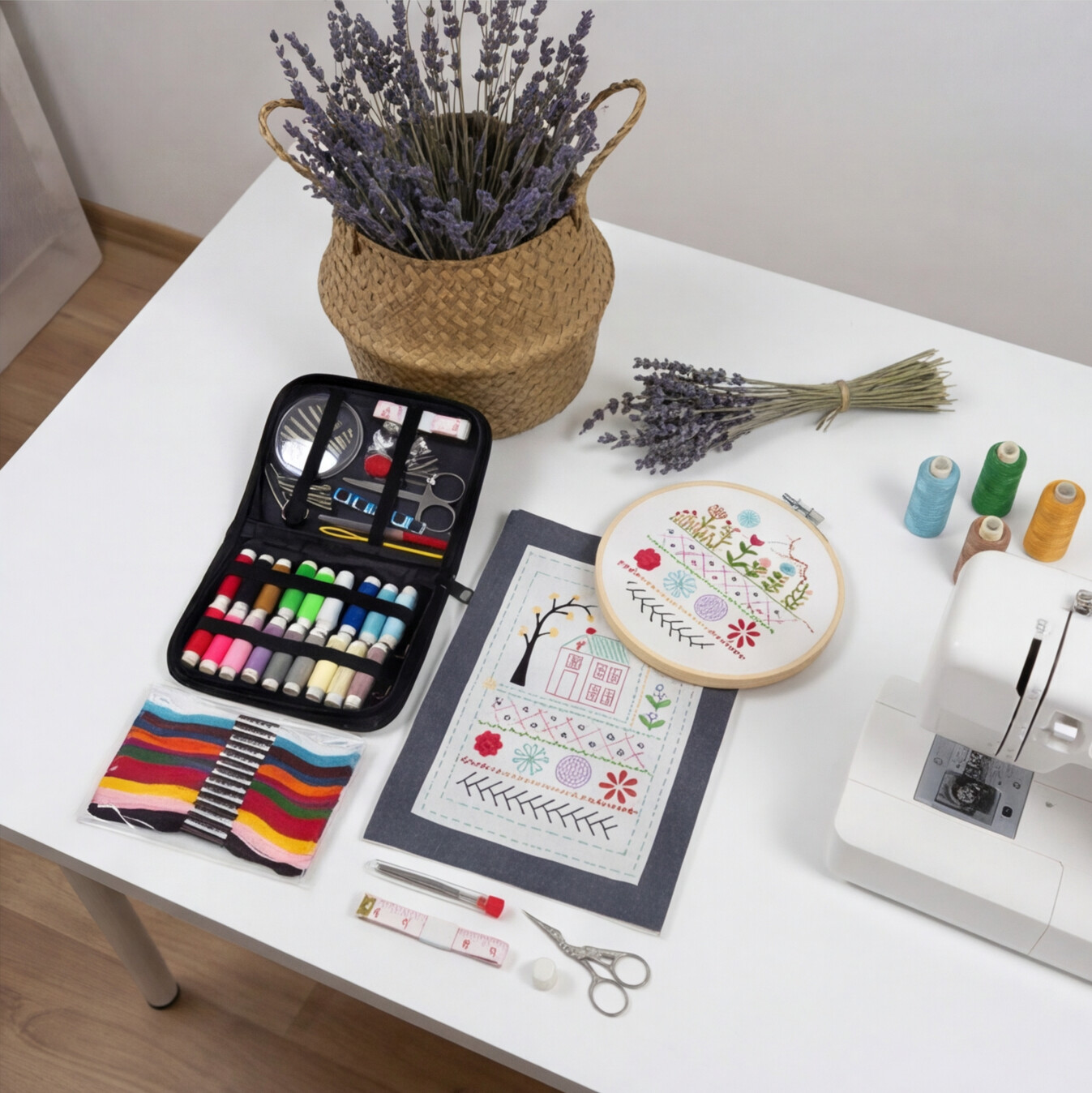 Learn Embroidery Stitch Sampler Book – הדרך הכי נעימה ללמוד רקמה, צעד אחר צעד, על בד אמיתי